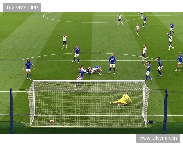 足球比赛中的压迫防守与球员站位 足球比赛中的压迫防守与球员站位