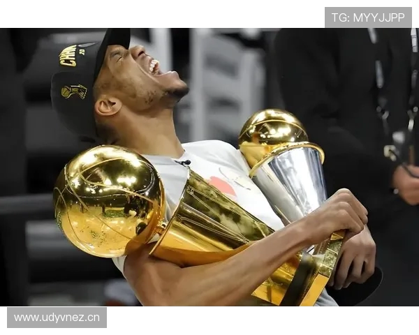 字母哥首节独得10分半场高效砍下16分助球队争胜